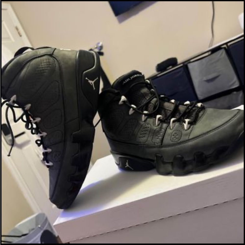 Jordan 9 retro anthracite